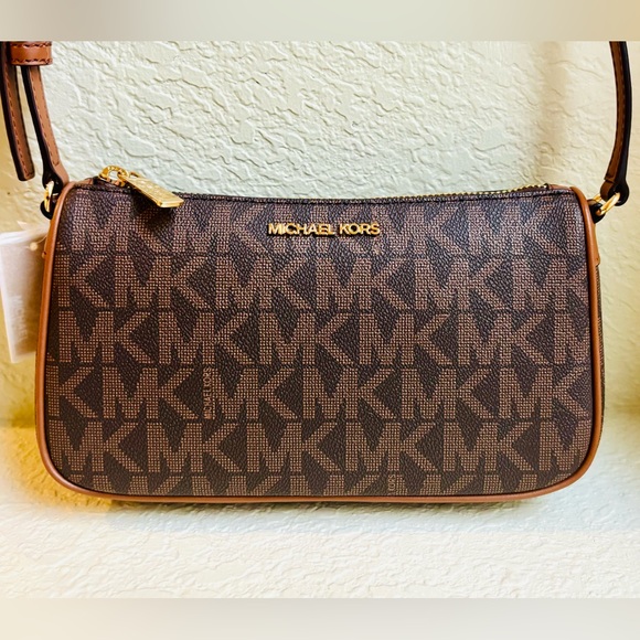 MICHEAL KORS SOLD 🦋 gorgeous shoulder Signature Logo bag NW - Picture 2 of 12